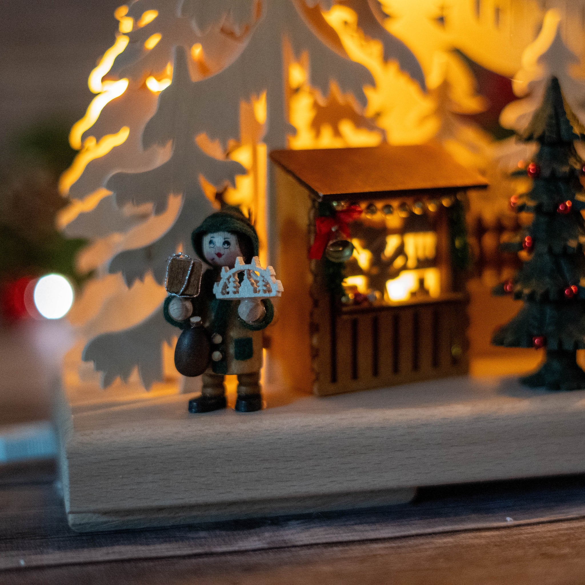 Schwibbogen Seiffen Christmas Market Arch - 16.9x11.8x2.8in