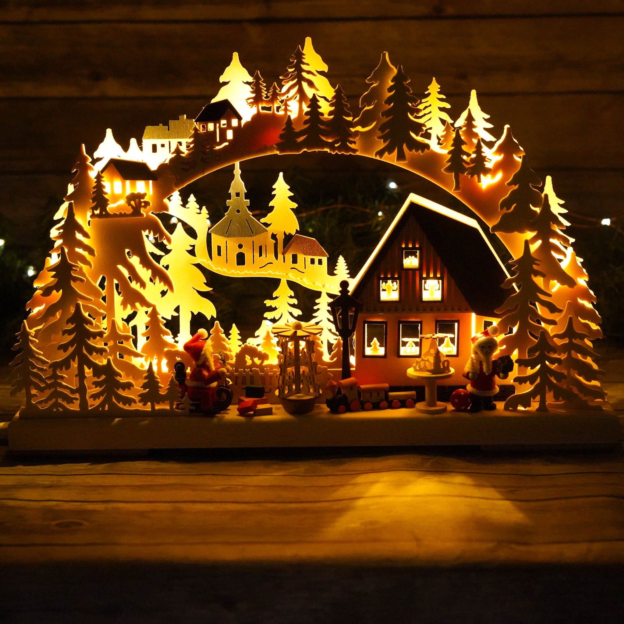 Santa's Workshop Schwibbogen - 43x30x7cm (16.9x11.8x2.8 in