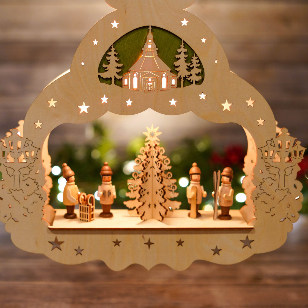 Overall view of window star showcasing winter sports design