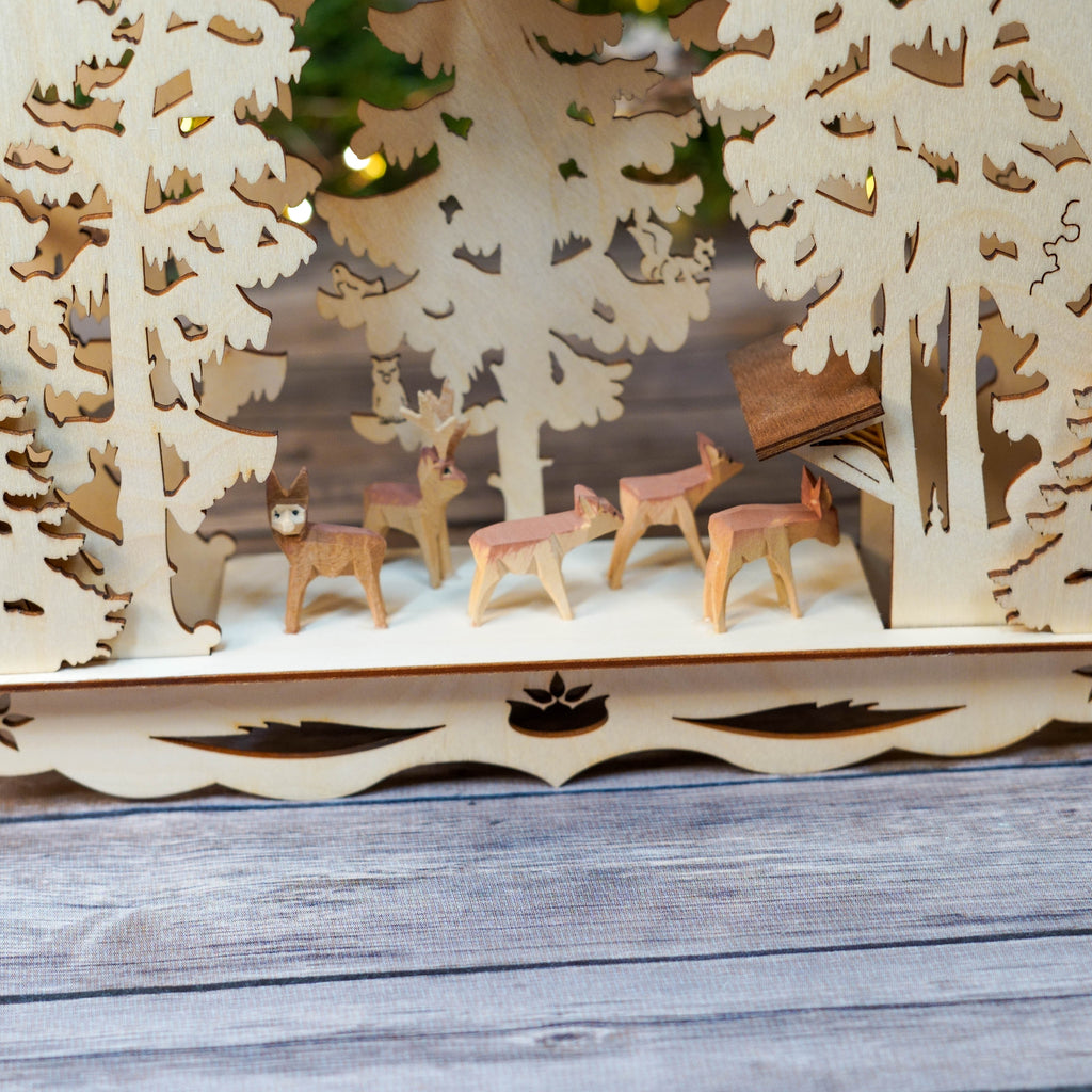 Window Star with Warm Backlighting Showcasing Forest Scene