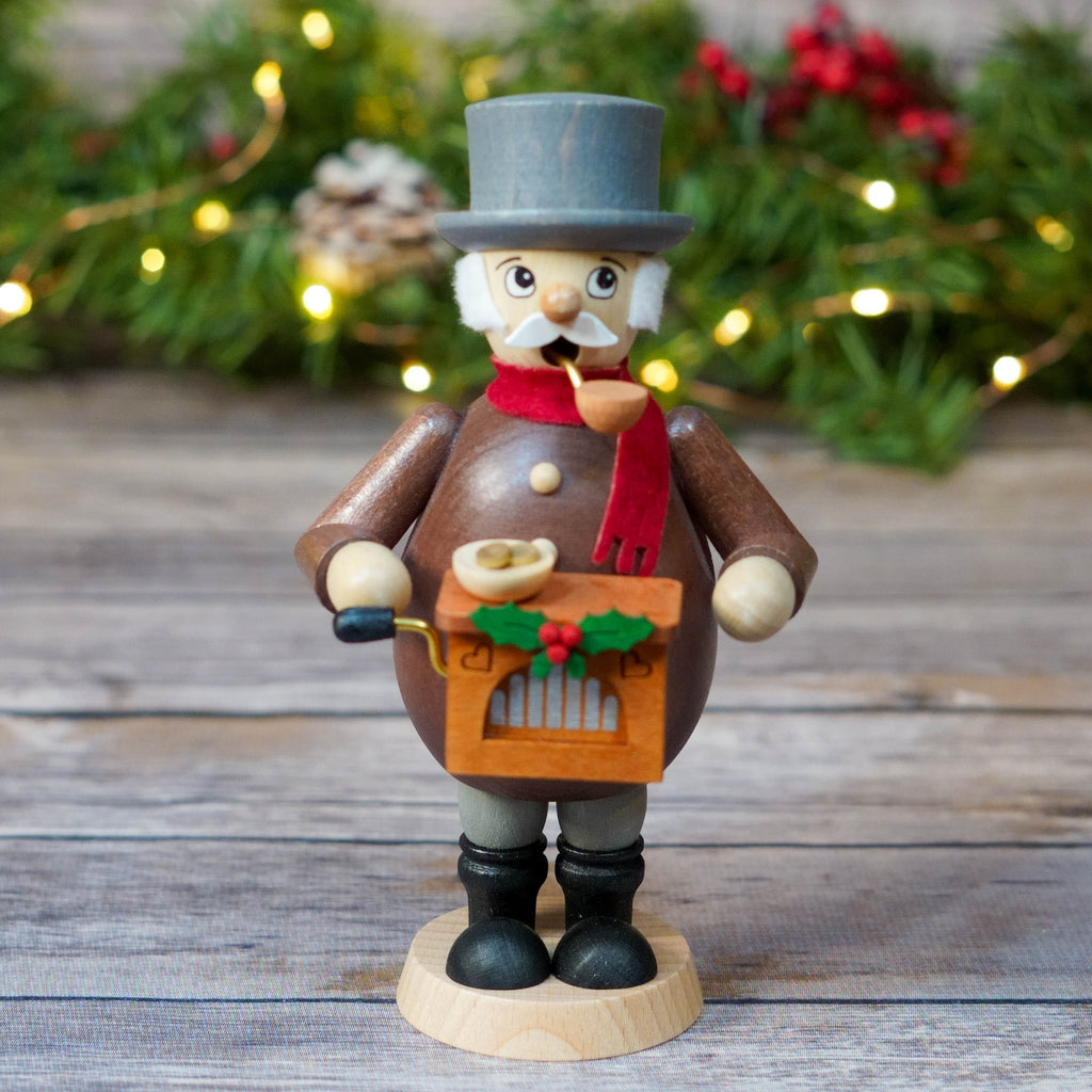 German Smoker with Barrel Organ and Christmas wreath