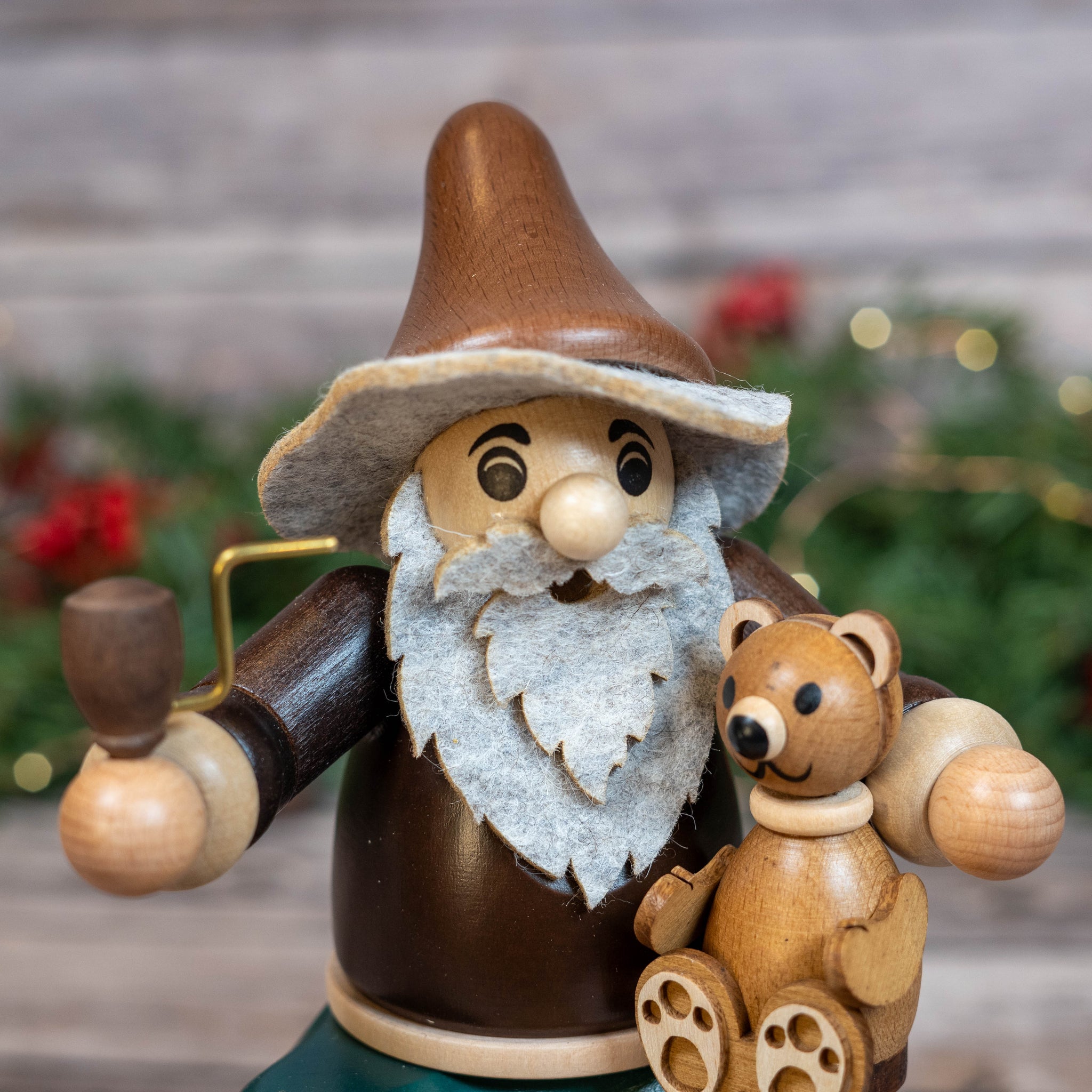 Fumetto Natalizio Tedesco: Gnomo Con Slitta – Incensiere Originale Fatto A Mano In Germania (16 Cm)