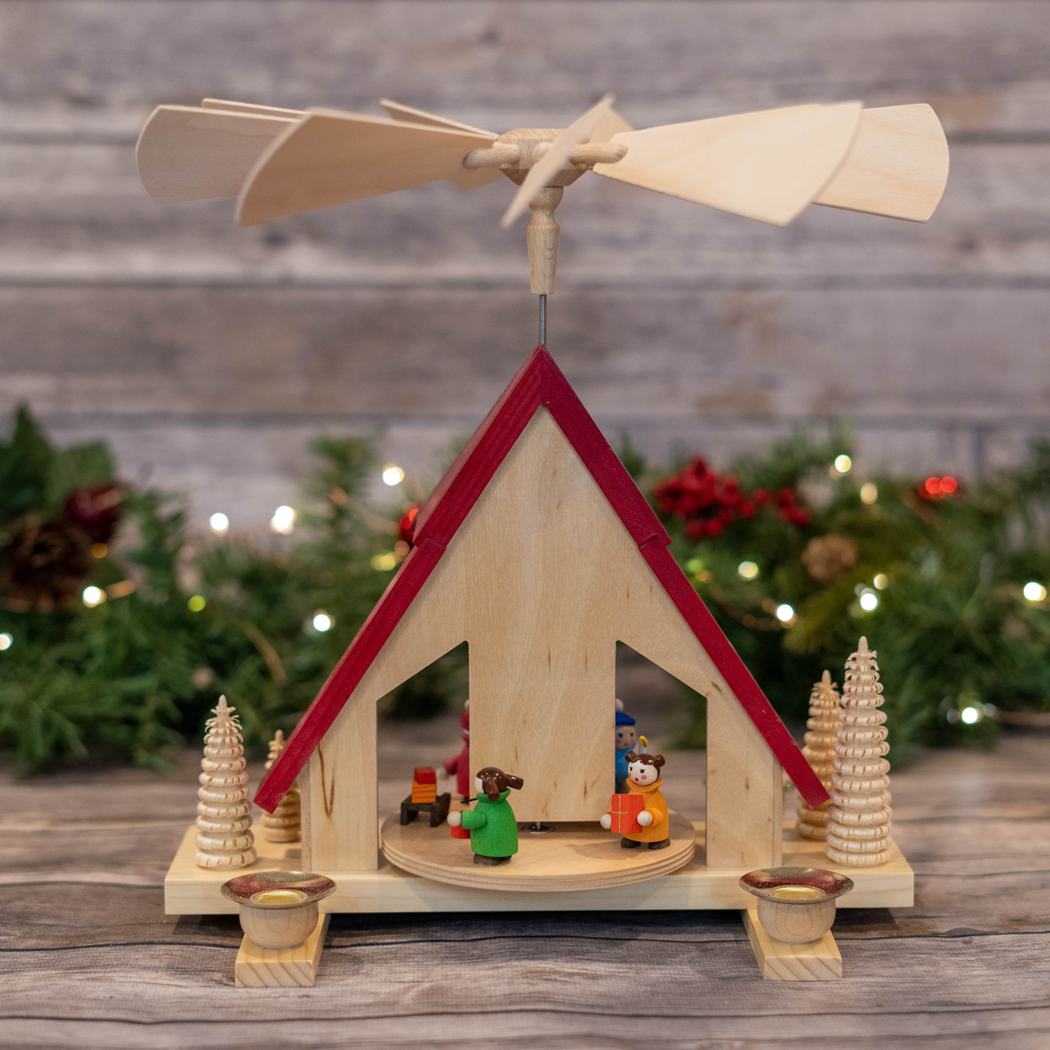 Santa & Kids Christmas Pyramid 26x26x18cm/10.2x10.2x7in – Seiffen Haus