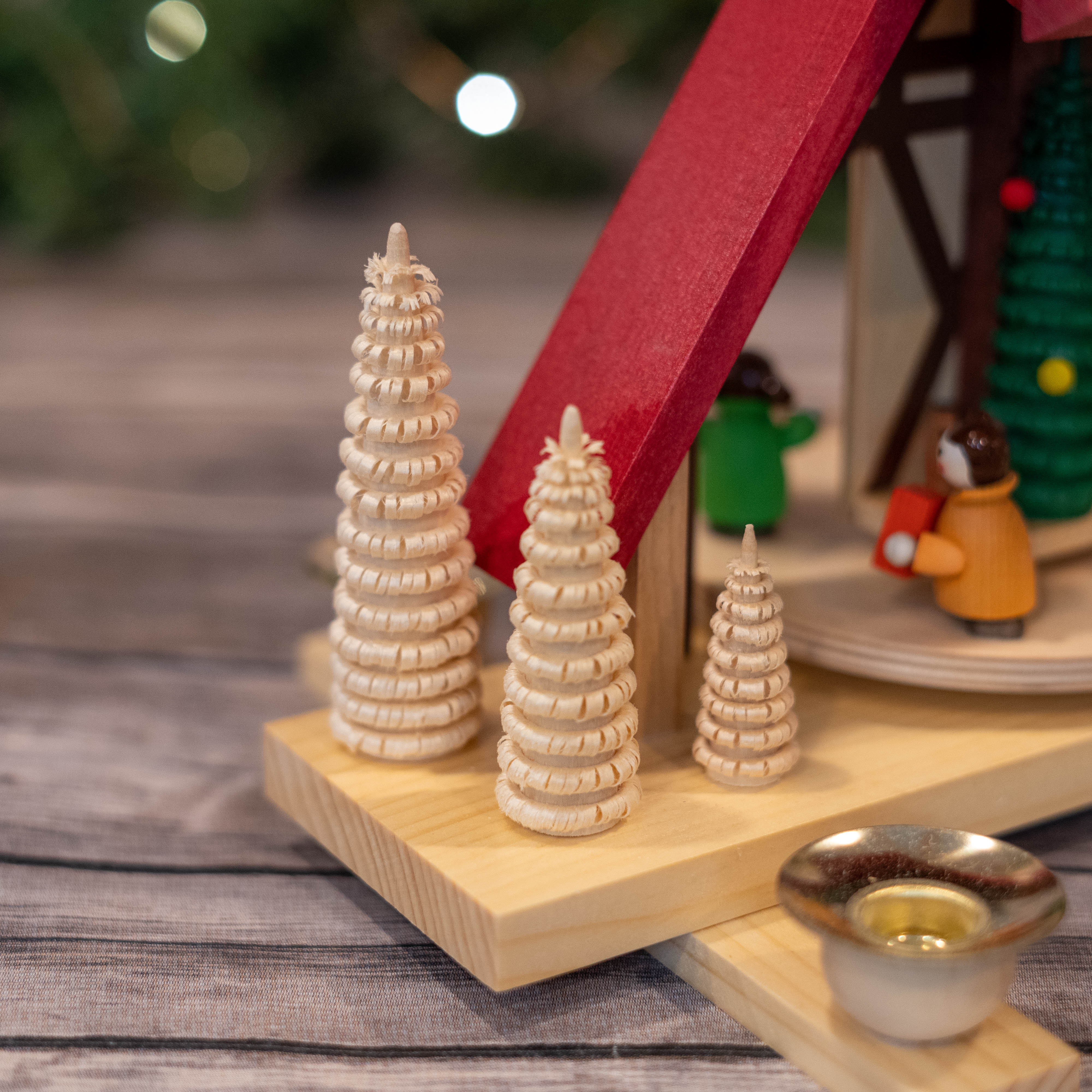 Santa & Kids Christmas Pyramid 26x26x18cm/10.2x10.2x7in – Seiffen Haus