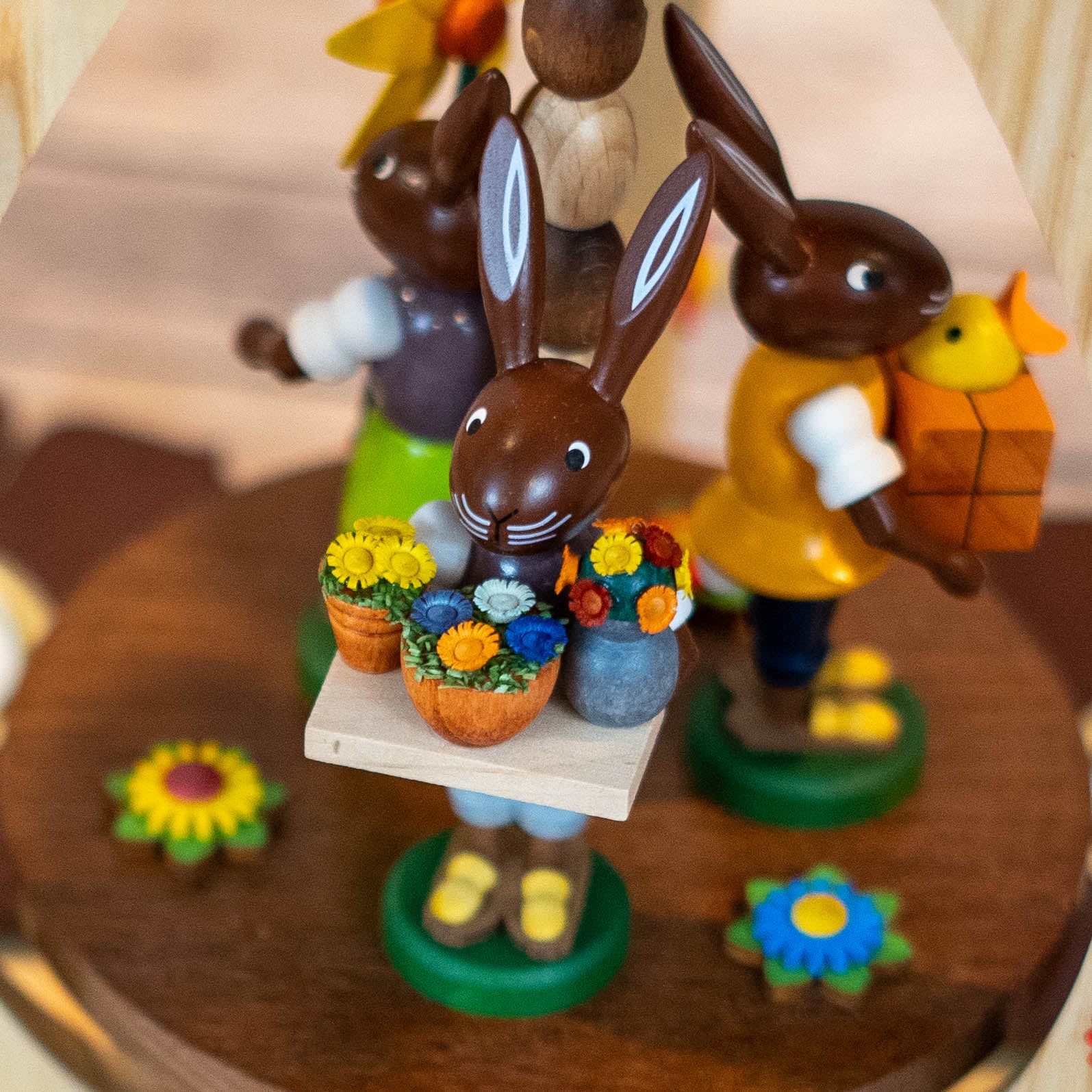 Spring Pyramid with Bunnies 28 cm/11 inches - Handcrafted – Seiffen Haus